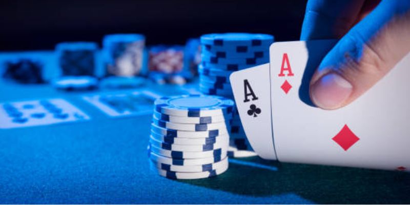 Dạng xì tố Draw người chơi được nhận 5 lá bài